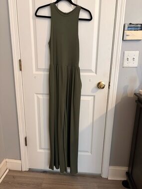 Classic Olive Green Sleeveless Wide-Leg Jumpsuit